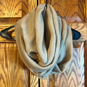 Light weight infinity scarf